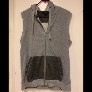 21 Men’s hooded vest in great pre owned condition!